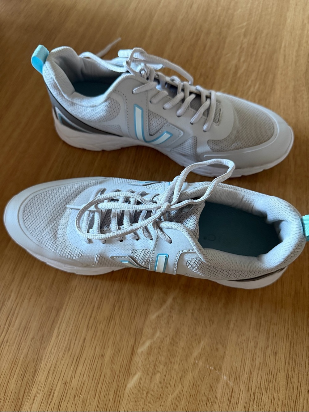 Vionic Women’s White Blue Athletic Walking Sneakers Size 8.5
